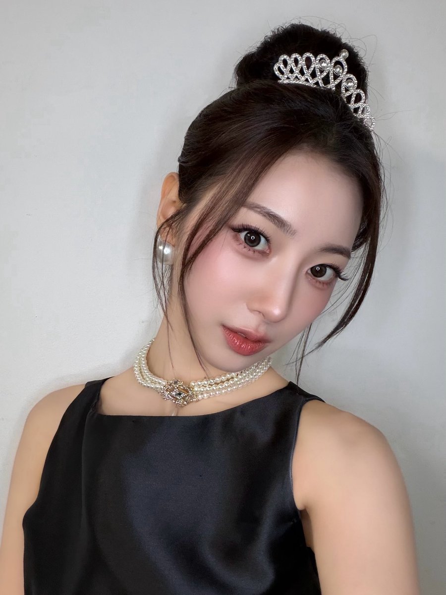 Behind-the-scenes cut of H1-KEY