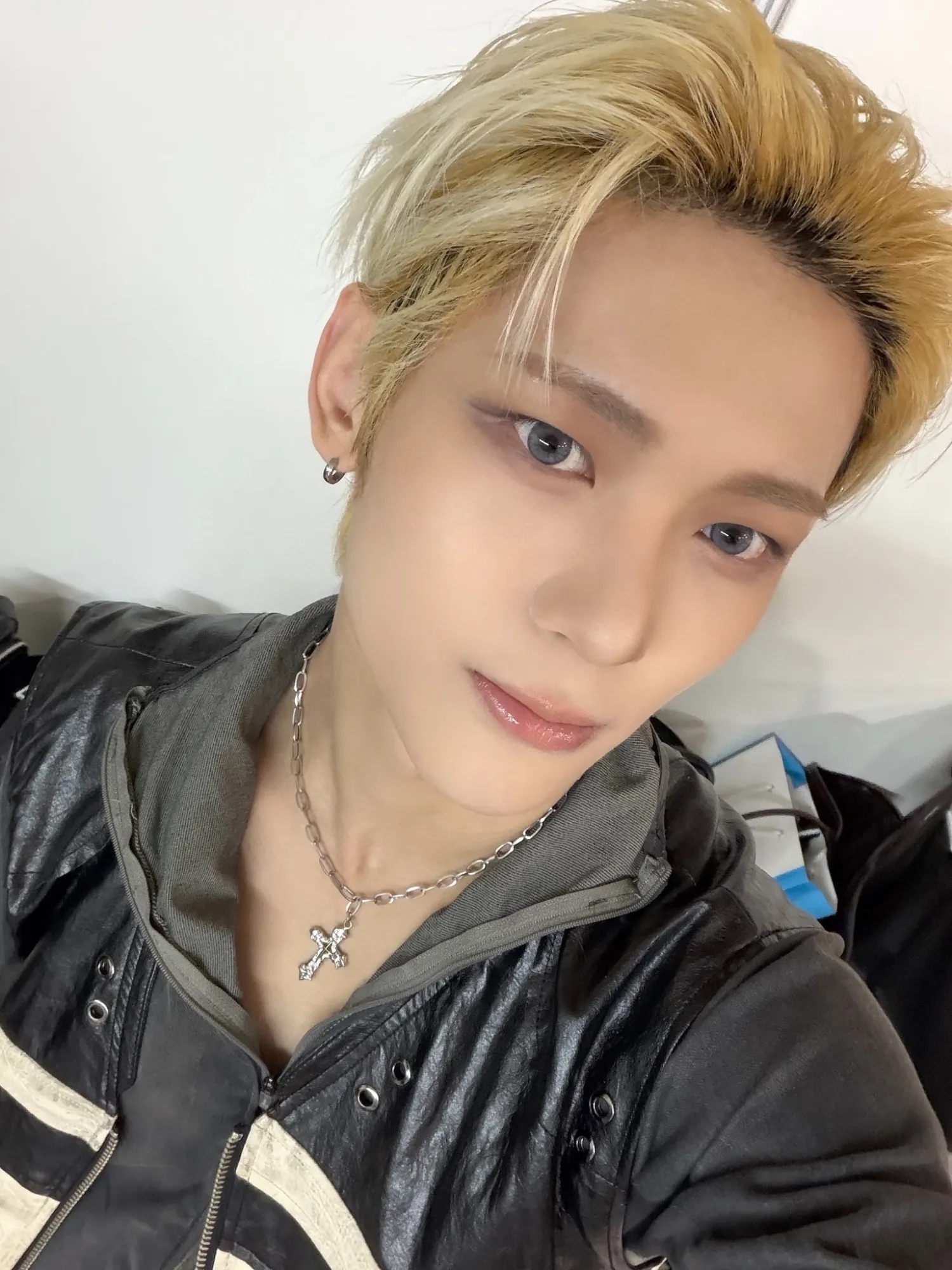 Behind-the-scenes cut of Siyun (NOWZ)