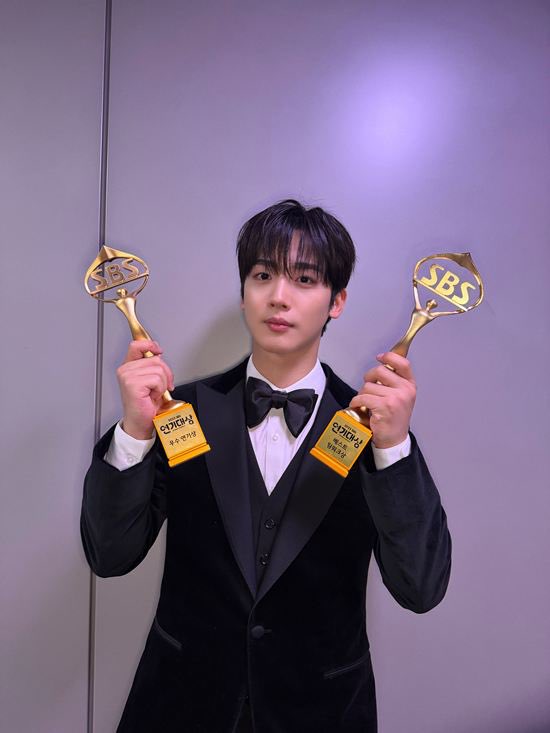 위아이의 최신 사진