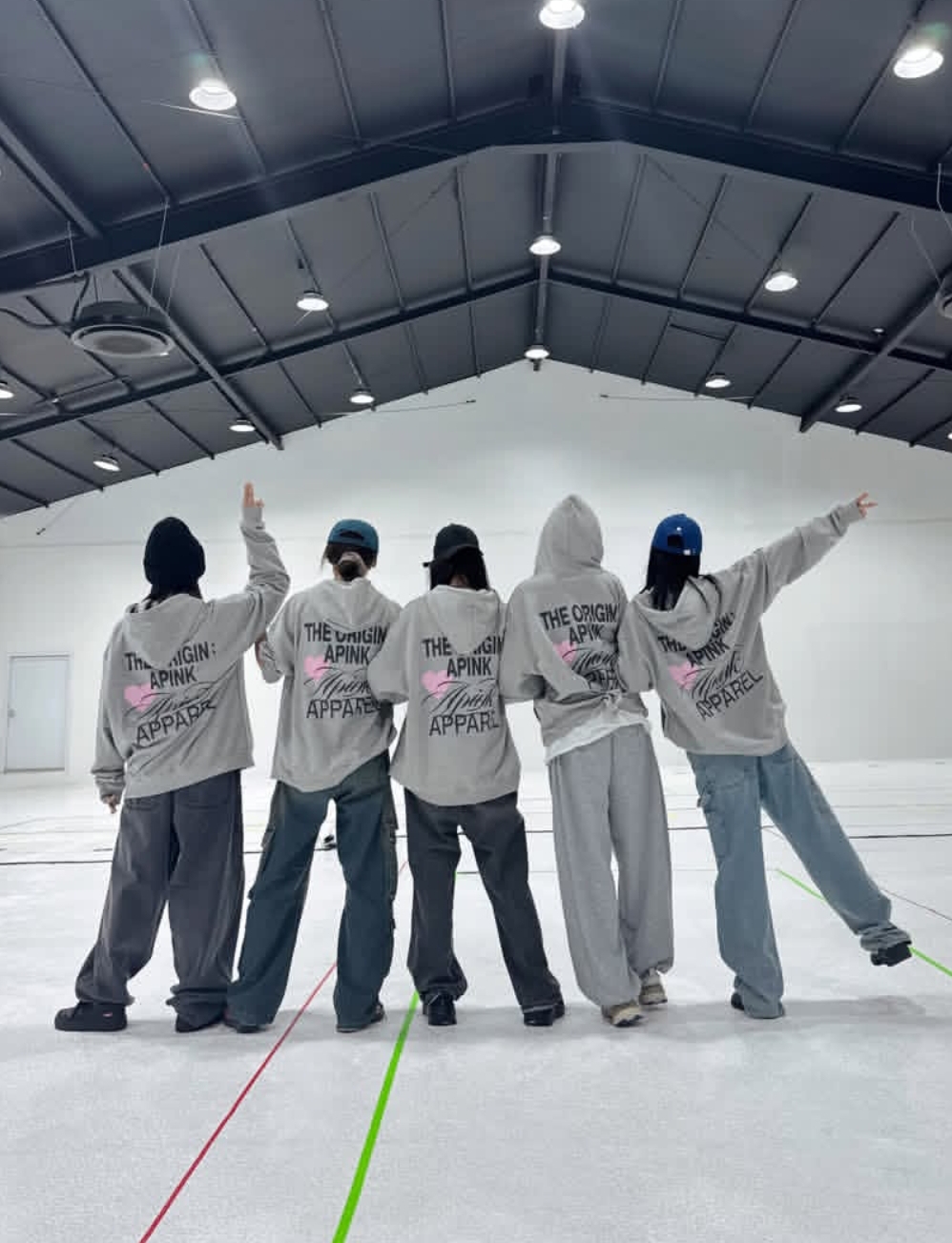 Behind-the-scenes cut of Apink