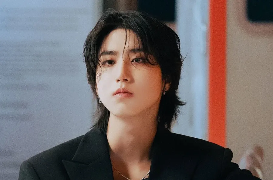 Behind-the-scenes cut of HAN (Stray Kids)