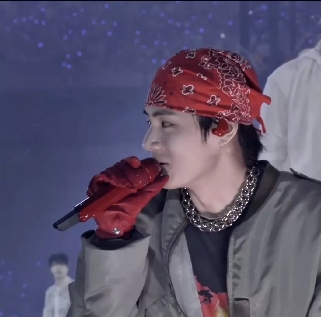 Latest photo of V (BTS)