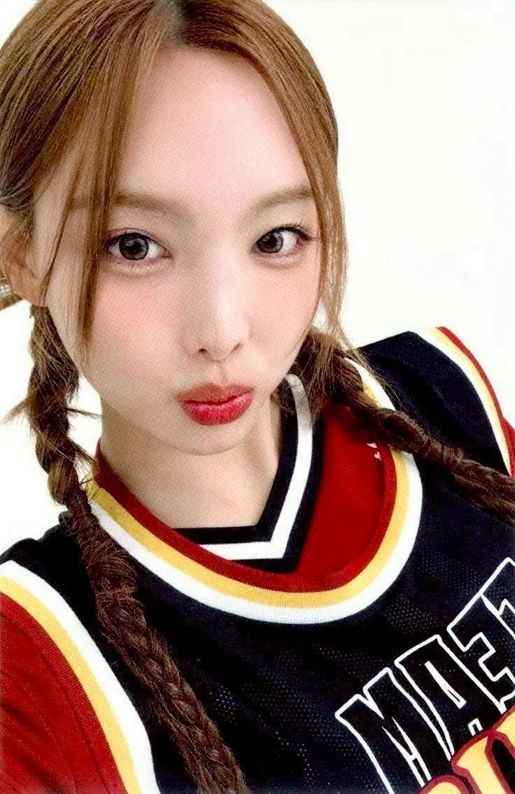 A moment captured by Nayeon (TWICE)'s fan