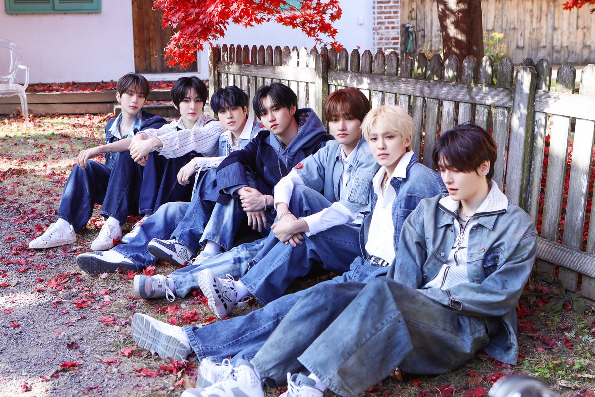 A moment captured by EPEX's fan