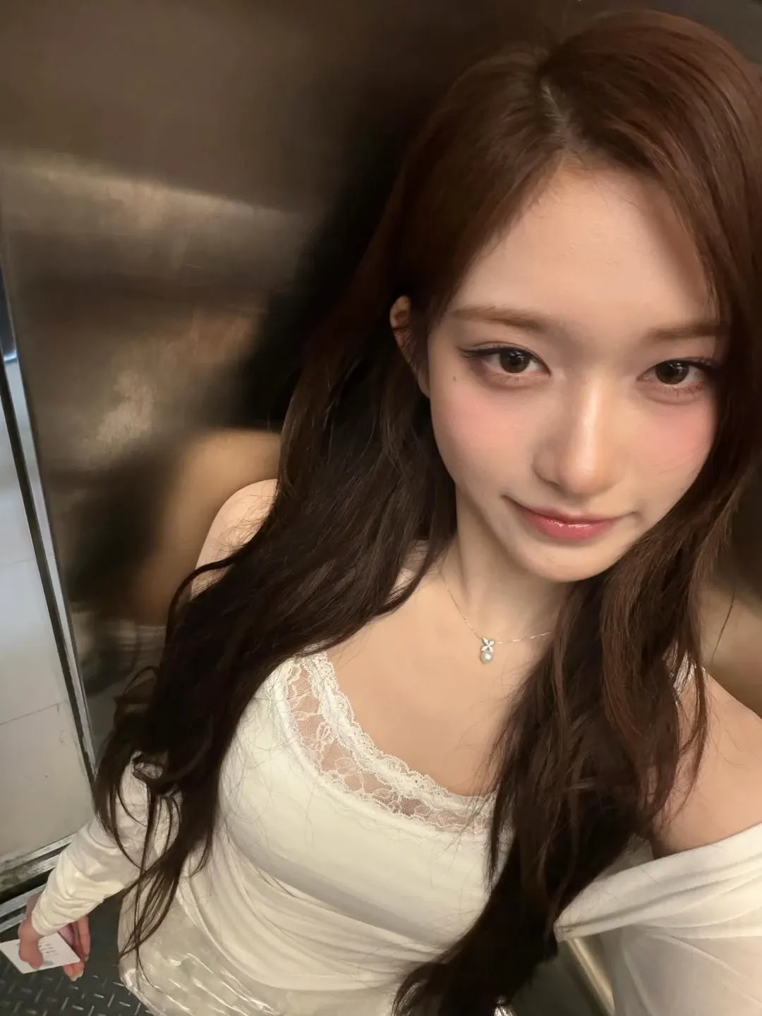 Behind-the-scenes cut of Leeseo (IVE)