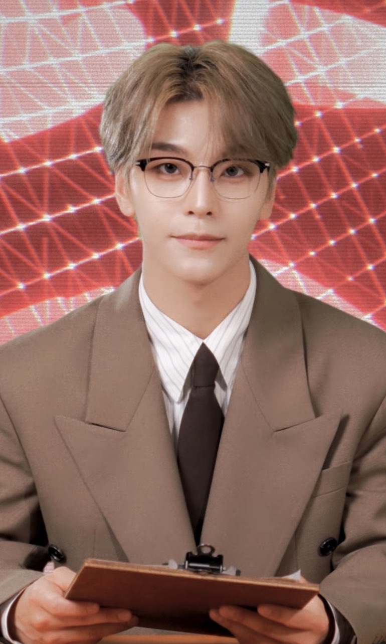 Fandom-recommended wallpaper image of He Xinlong (ALPHA DRIVE ONE)