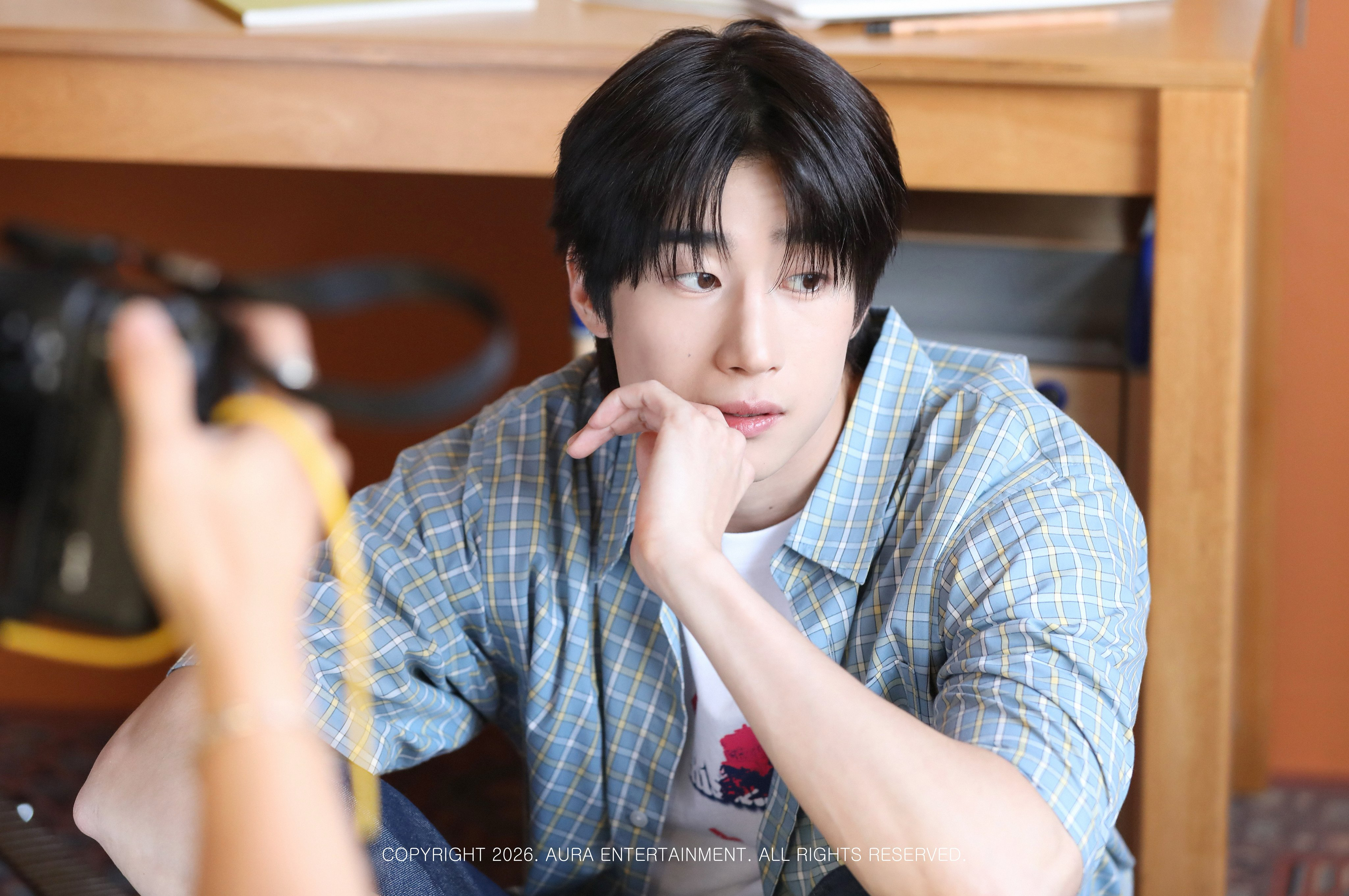 Behind-the-scenes cut of Han Seungwoo