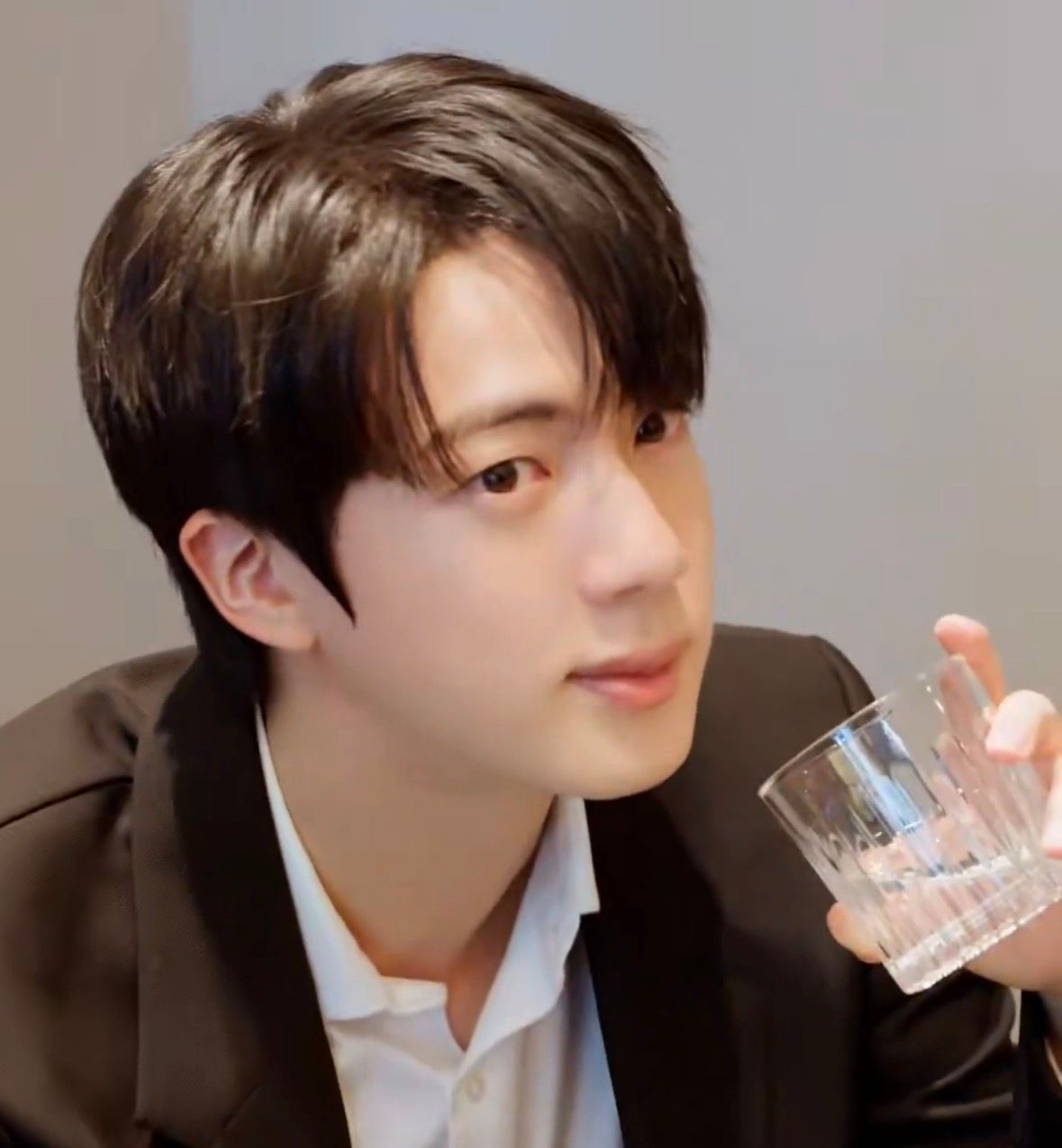 Potret di balik layar Jin (BTS)