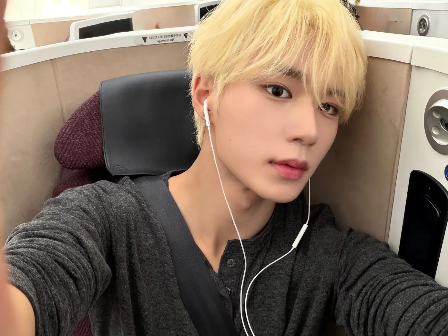 Behind-the-scenes cut of Kim Junseo (ALPHA DRIVE ONE)