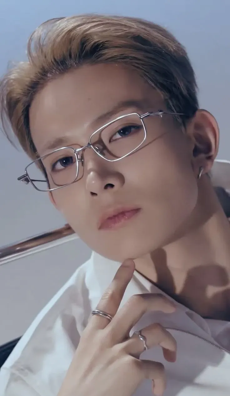 A heartfelt wallpaper shared by Heeseung's fans