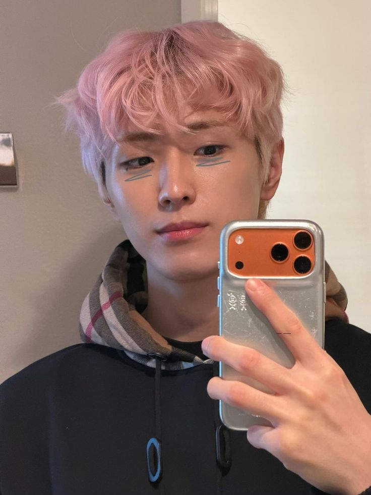 Behind-the-scenes cut of CIX