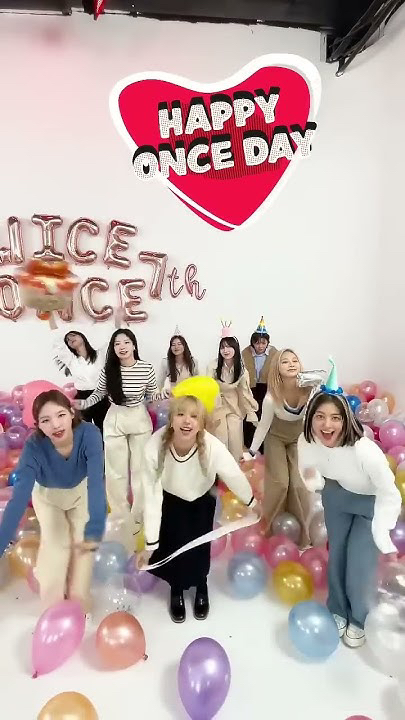 Foto aktivitas terbaru Momo (TWICE)