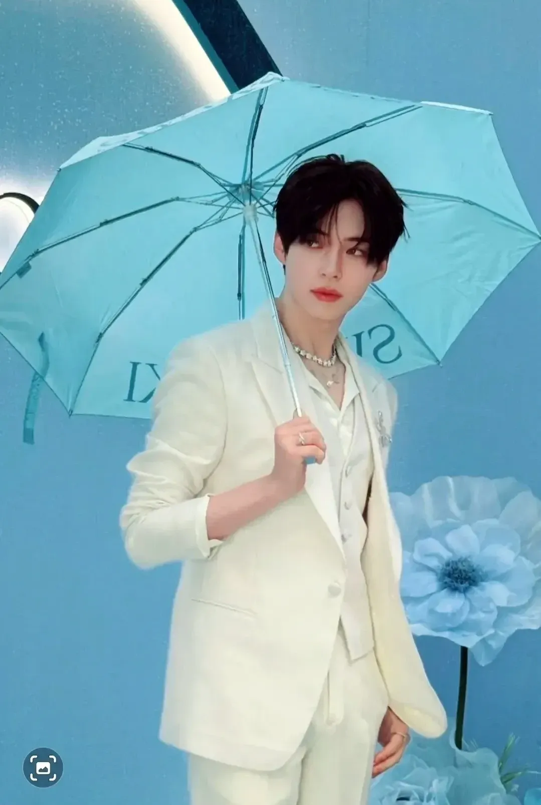 Behind-the-scenes cut of Sung Hanbin (ZEROBASEONE)