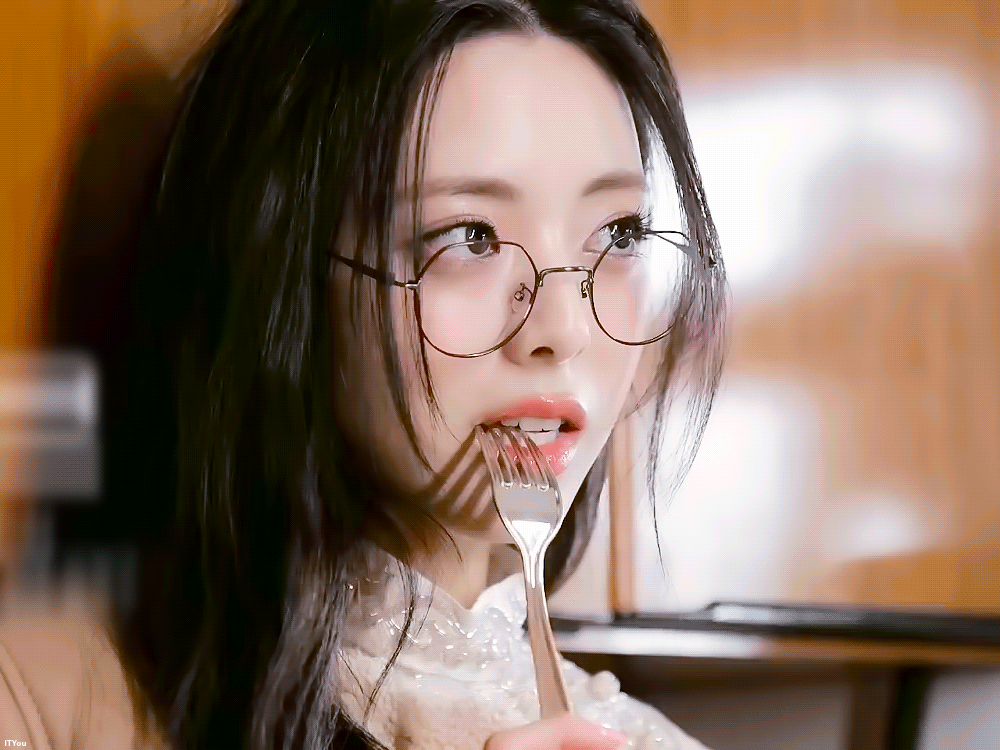 ITZY의 비하인드 컷