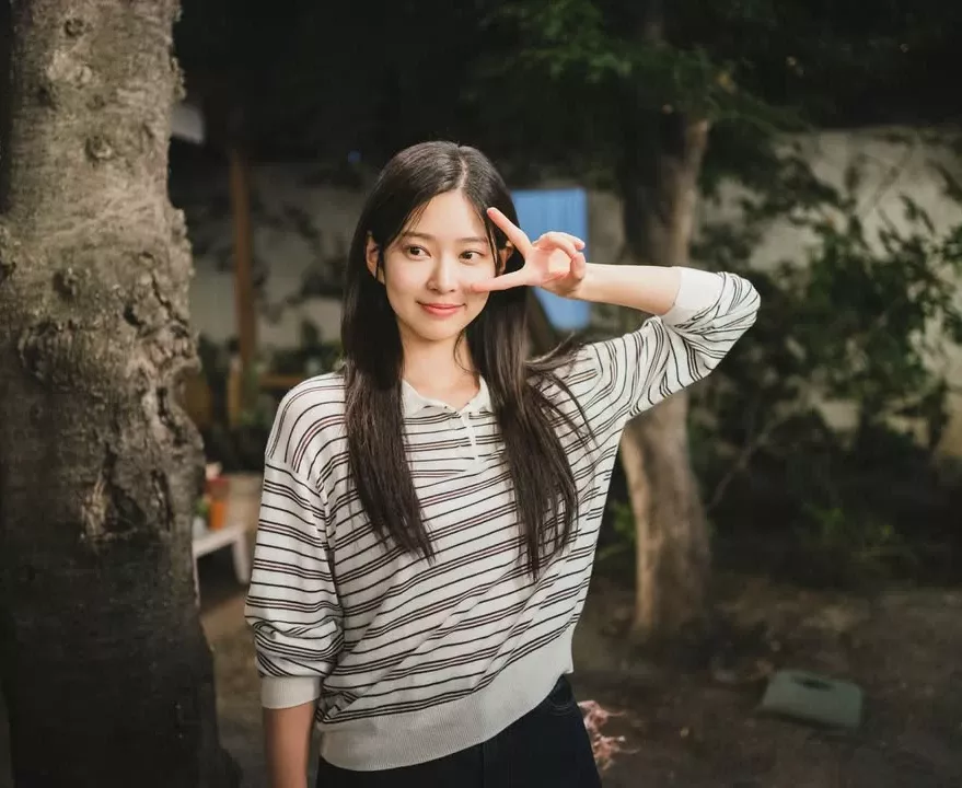 Behind-the-scenes cut of Kim Minju