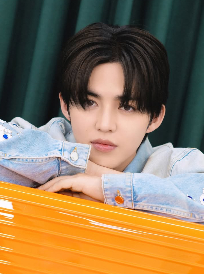 Recent activity shot of S.Coups (SEVENTEEN)