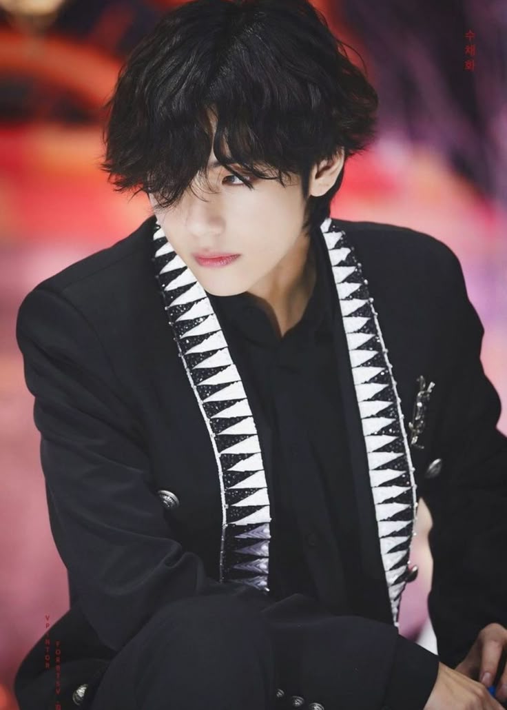 뷔 (방탄소년단)의 최신 사진