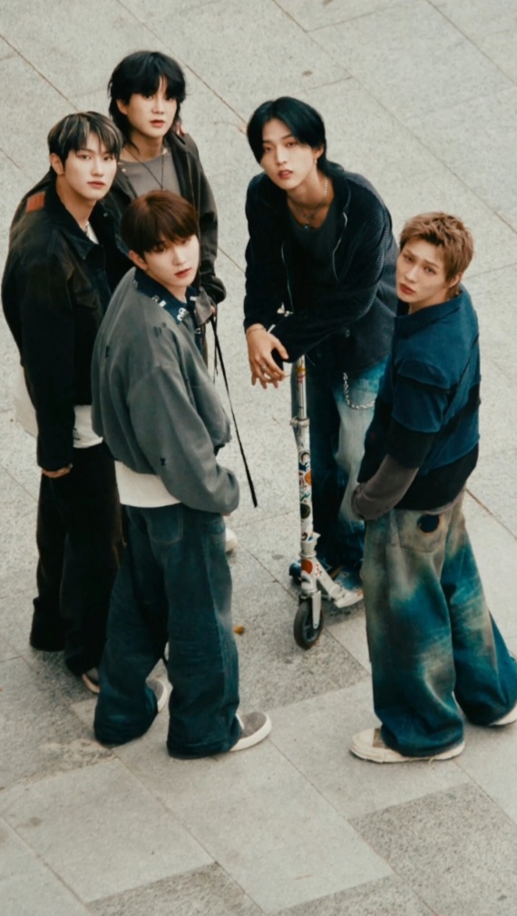 A heartfelt wallpaper shared by Junhyeok (TNX)'s fans