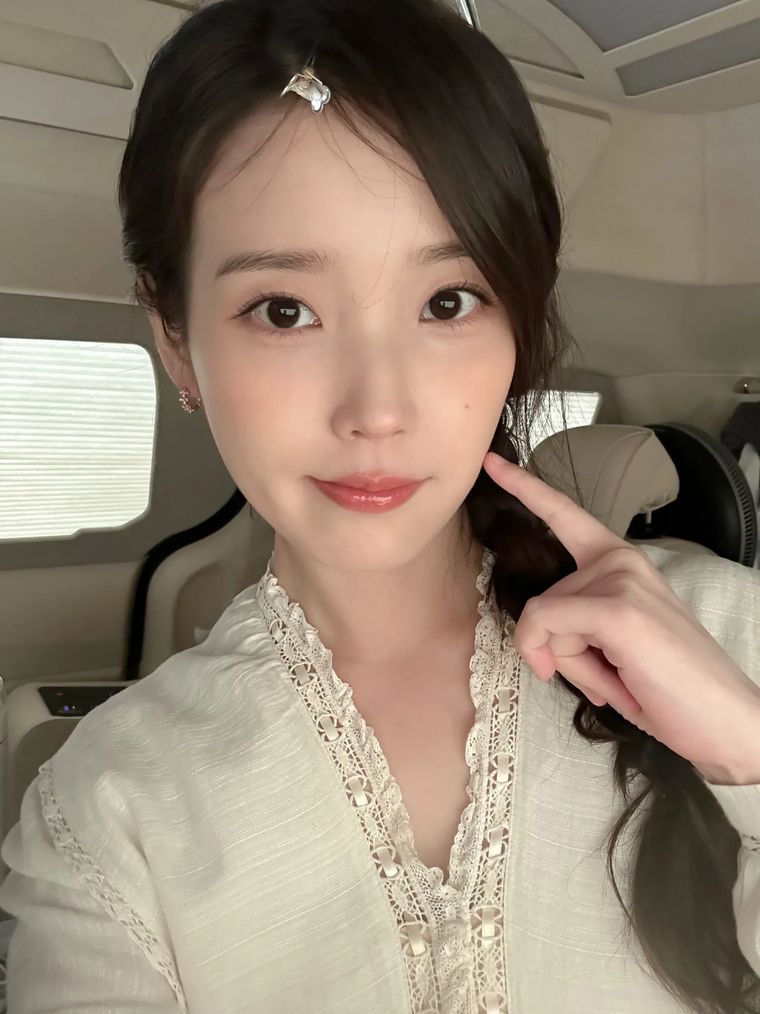 아이유 최근 활동샷