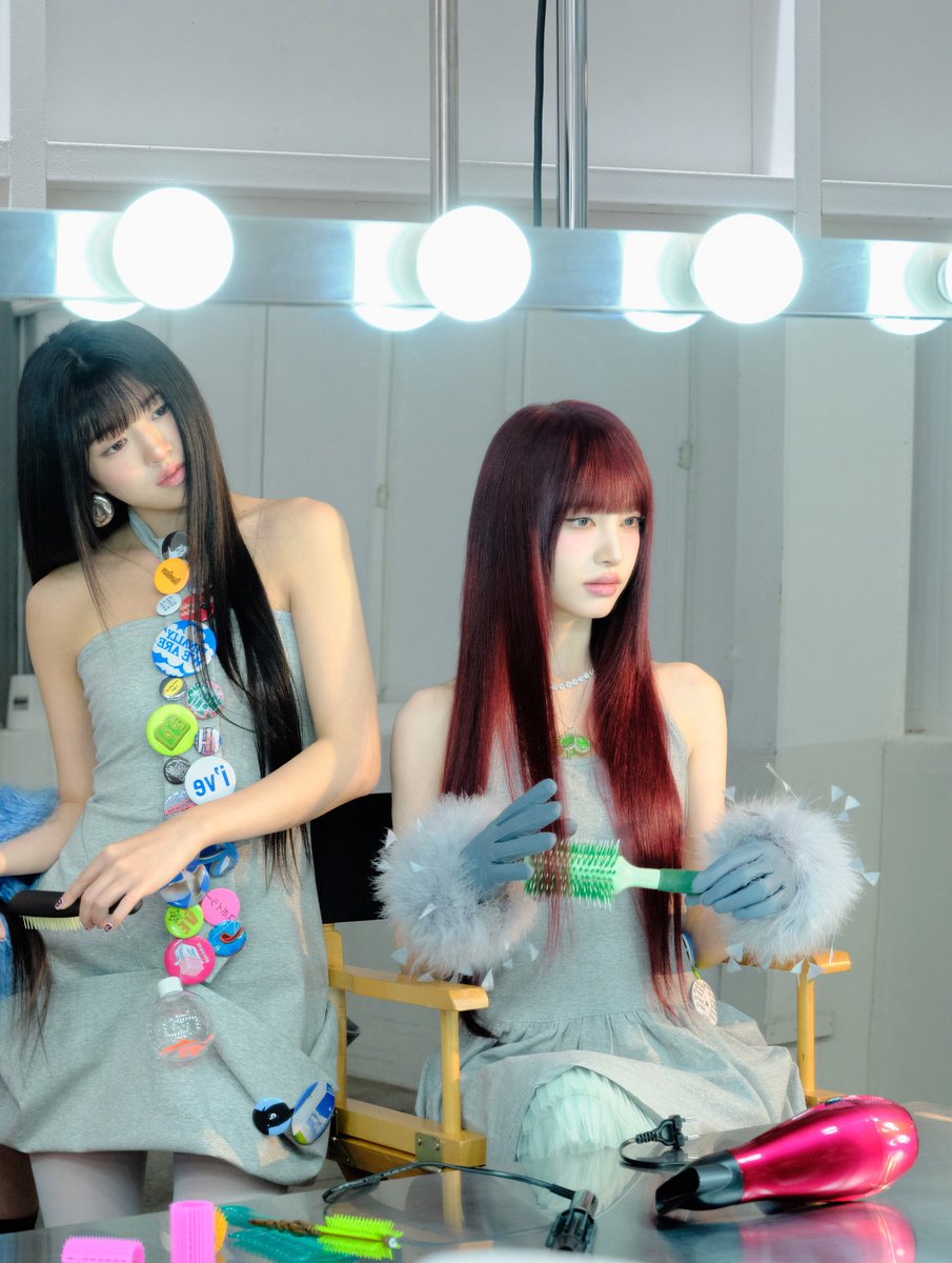 A moment captured by IVE's fan