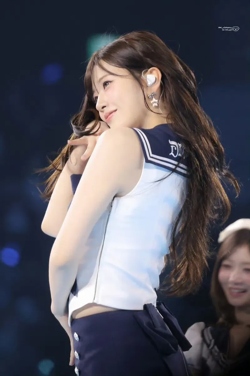 Recent activity shot of An Yujin (IVE)