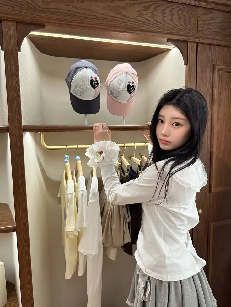 Recent activity shot of Wonhee (ILLIT)