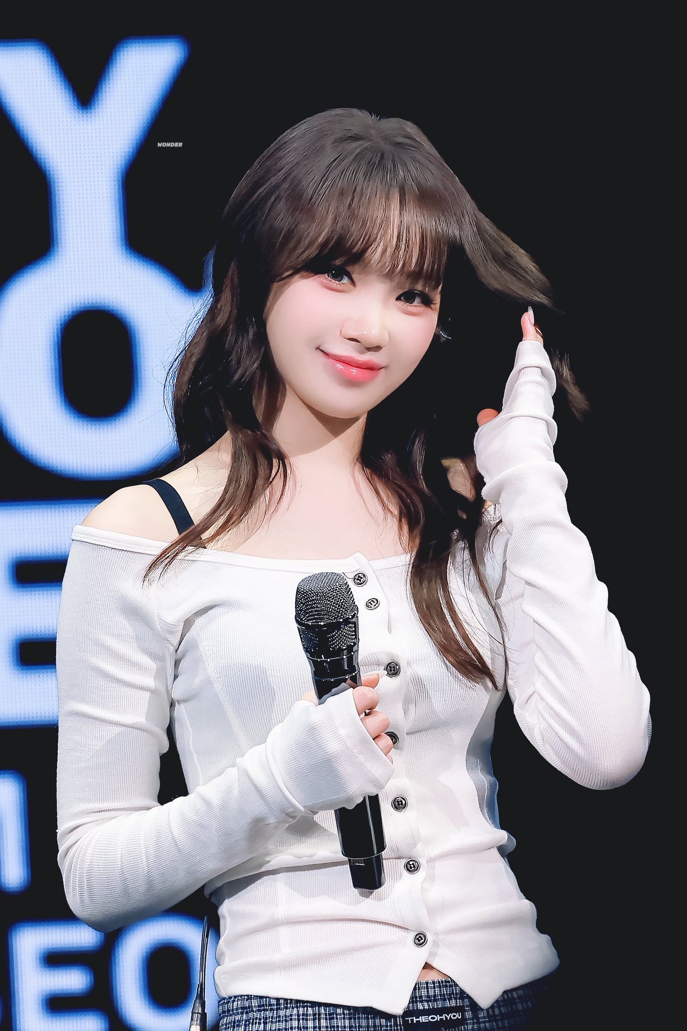 A moment captured by Kim Chaewon (LE SSERAFIM)'s fan