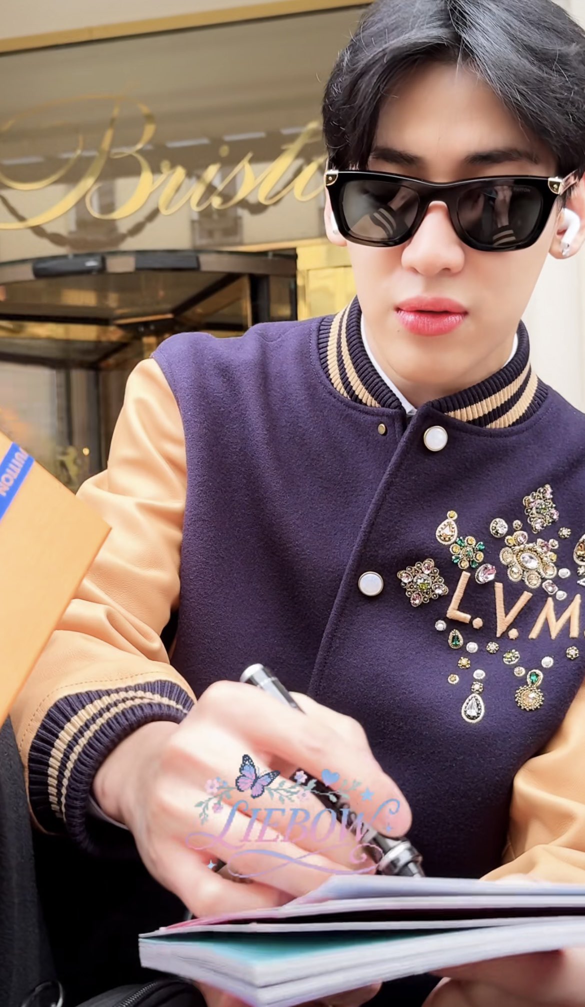 Behind-the-scenes cut of Bambam (GOT7)