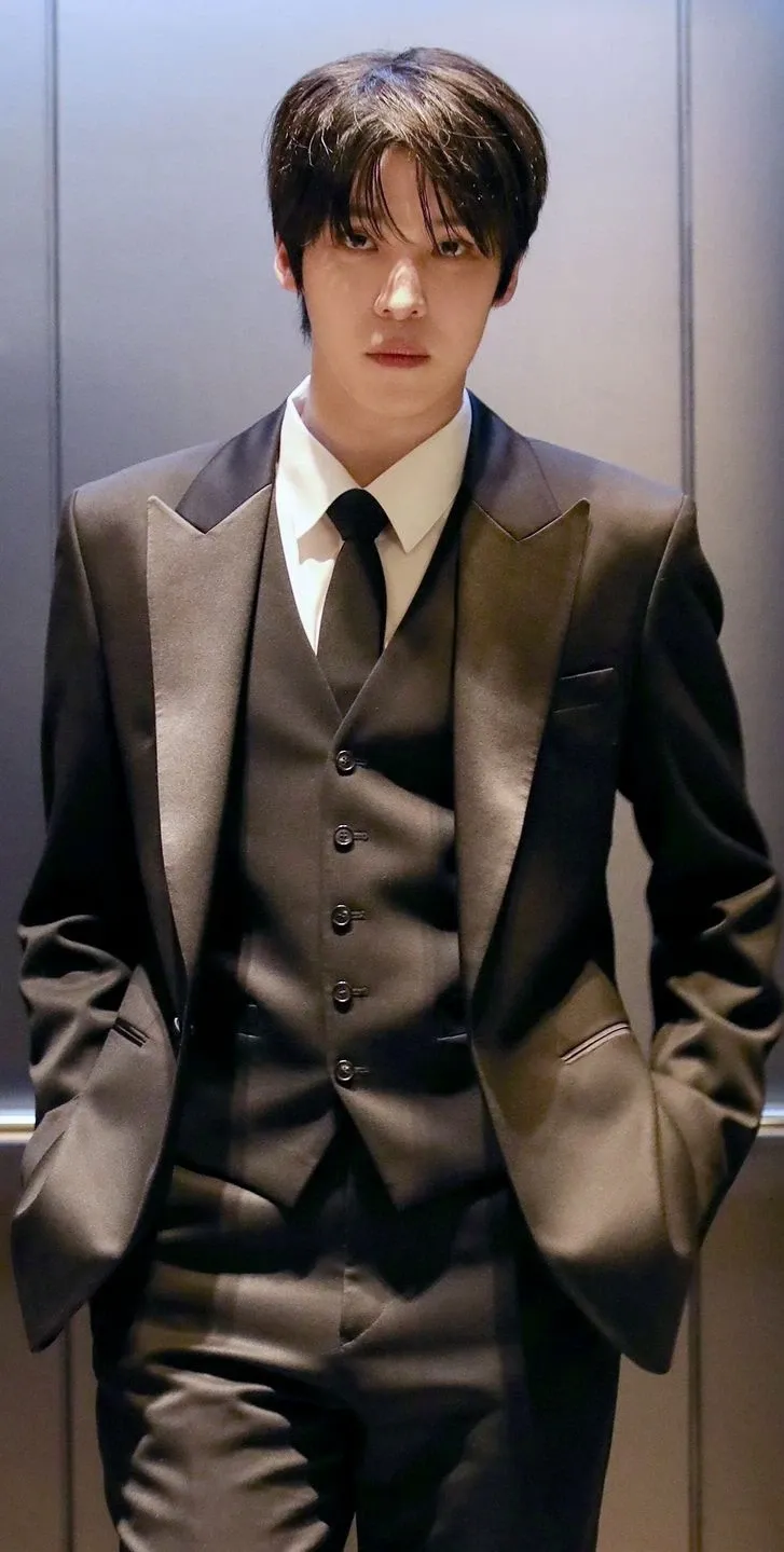 Today's most popular wallpaper in the Yunho (ATEEZ) community