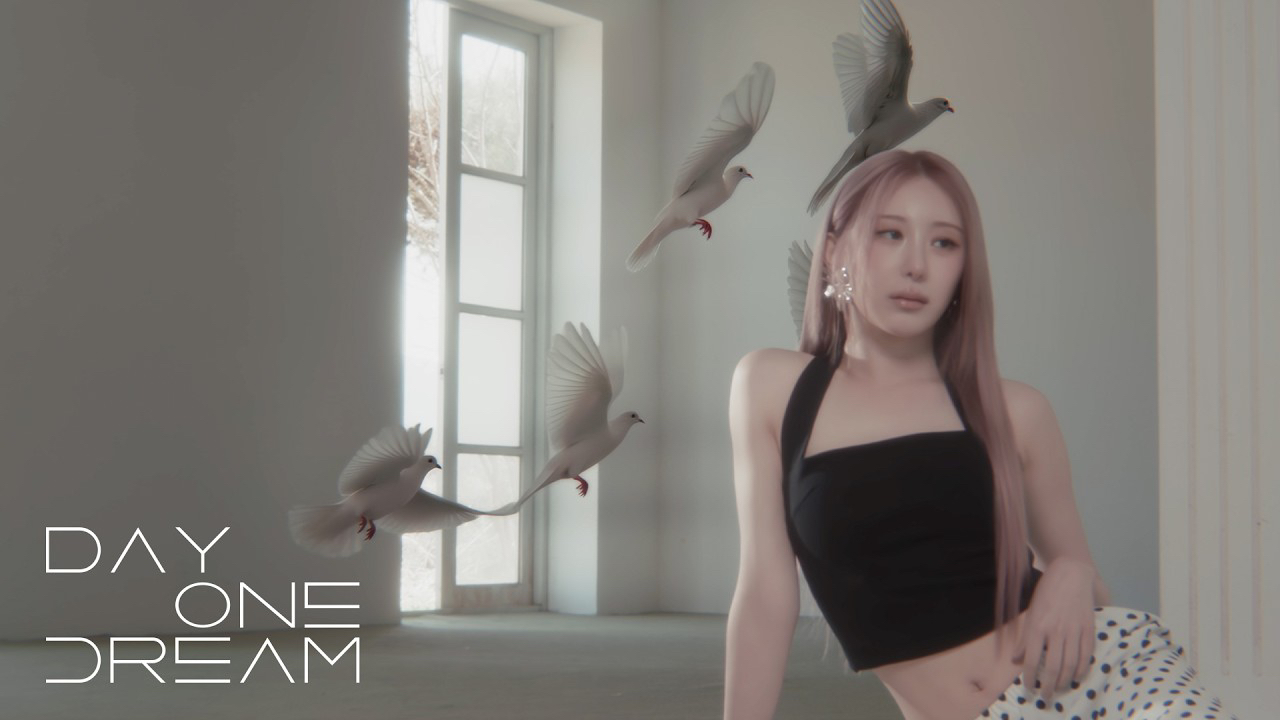 Behind-the-scenes cut of Lee Chaeyeon