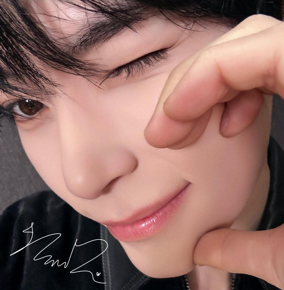 Latest photo of Sung Hanbin (ZEROBASEONE)