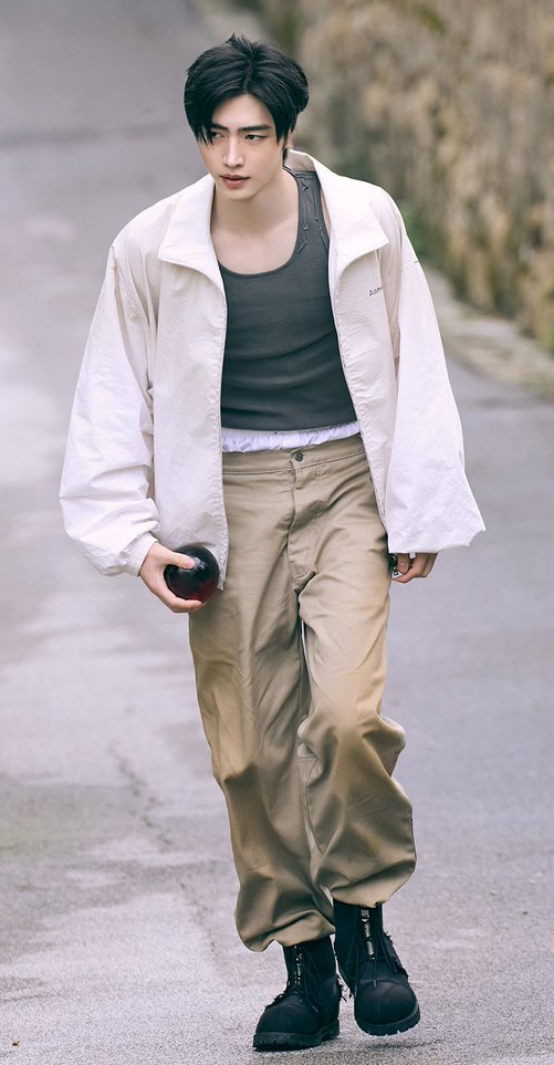 Behind-the-scenes cut of Sunghoon (ENHYPEN)