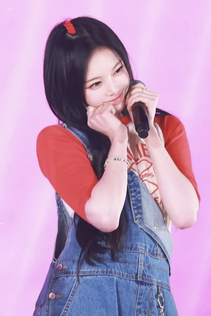 A moment captured by Ian (Hearts2Hearts)'s fan