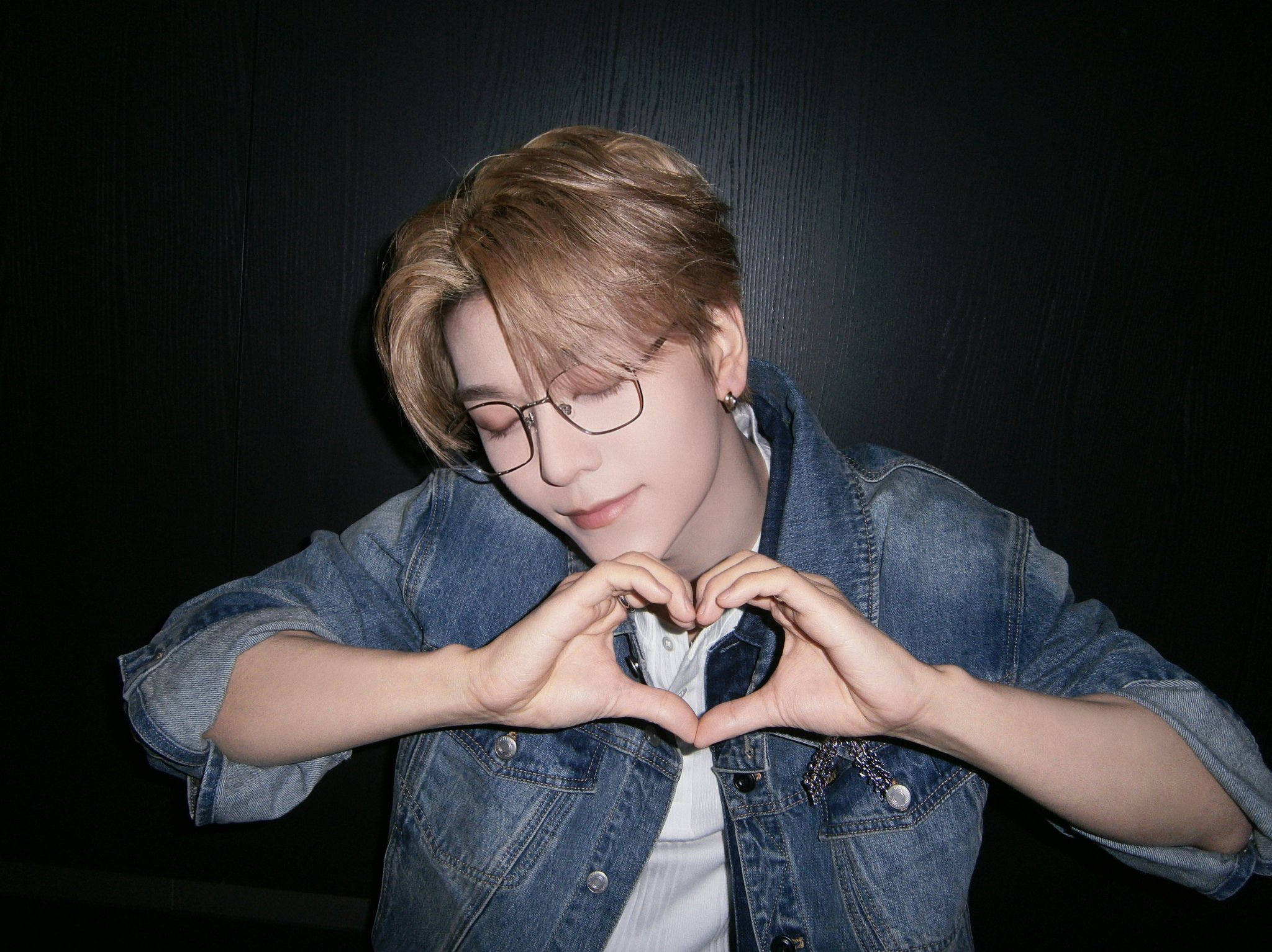 Behind-the-scenes cut of He Xinlong (ALPHA DRIVE ONE)