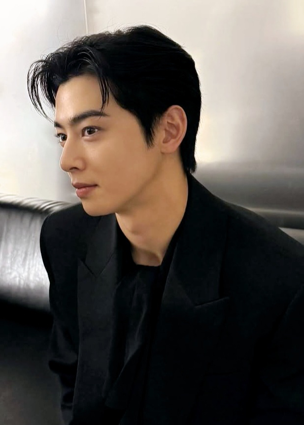 Recent activity shot of Eunwoo (ASTRO)