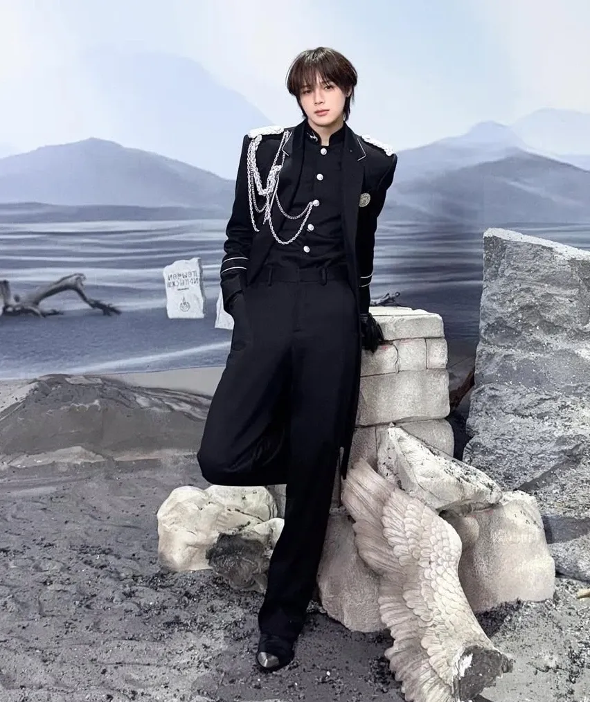 A moment captured by K (&TEAM)'s fan