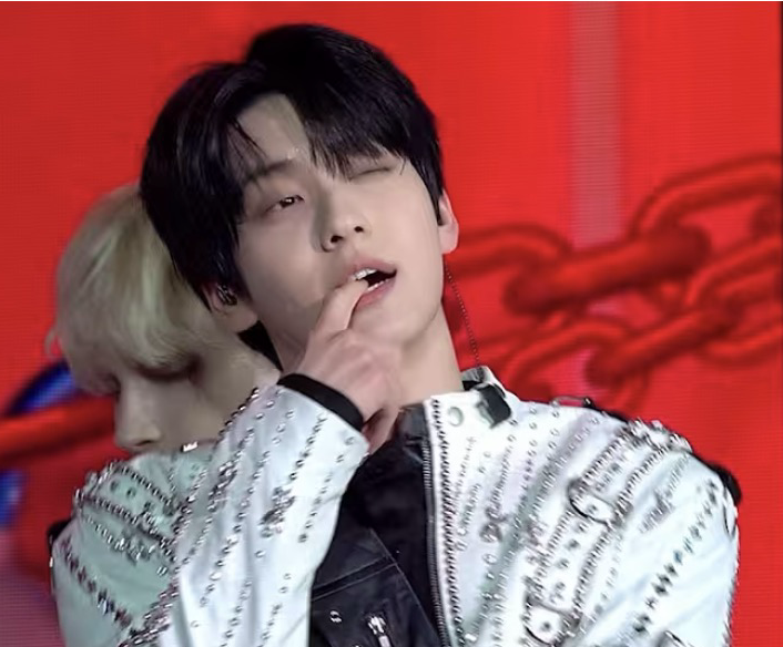 A moment captured by Soobin (TOMORROW X TOGETHER)'s fan