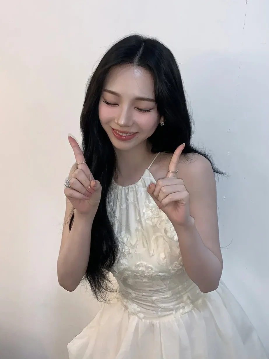 Latest photo of Karina (aespa)