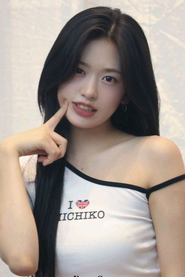 Latest photo of An Yujin (IVE)