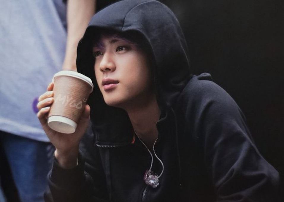 진 (방탄소년단)의 비하인드 컷