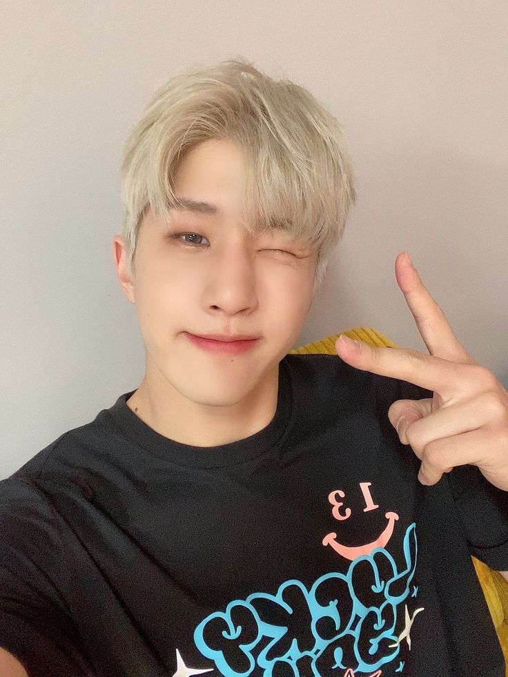 Latest photo of Jinjin (ASTRO)
