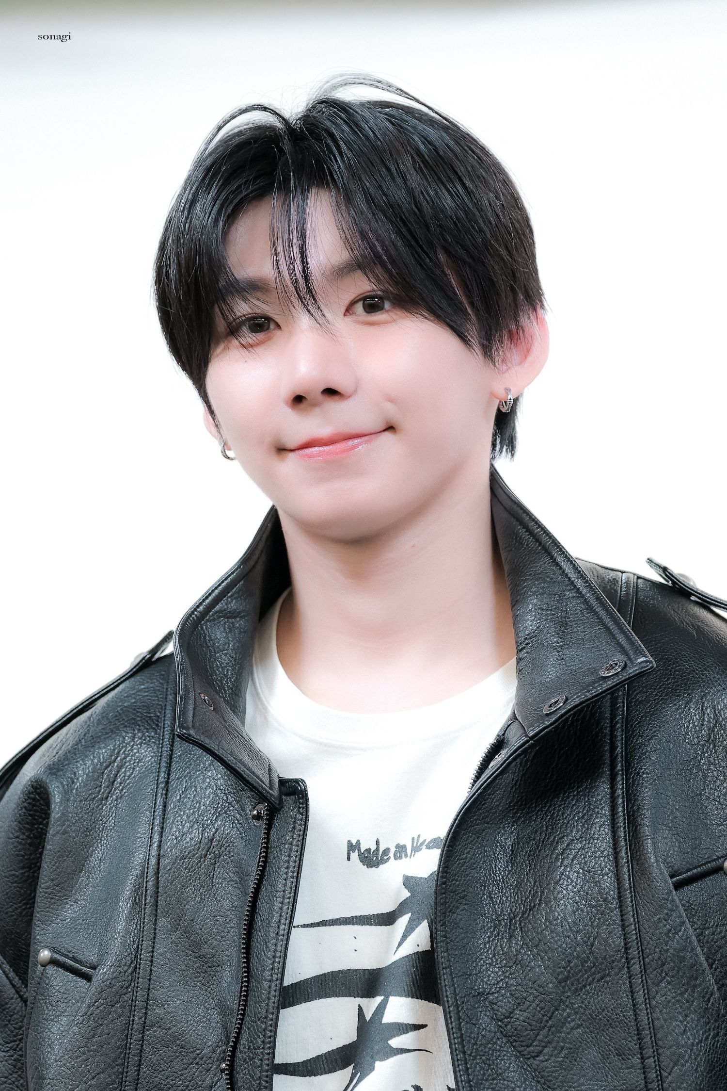 A moment captured by Park Han (AHOF)'s fan