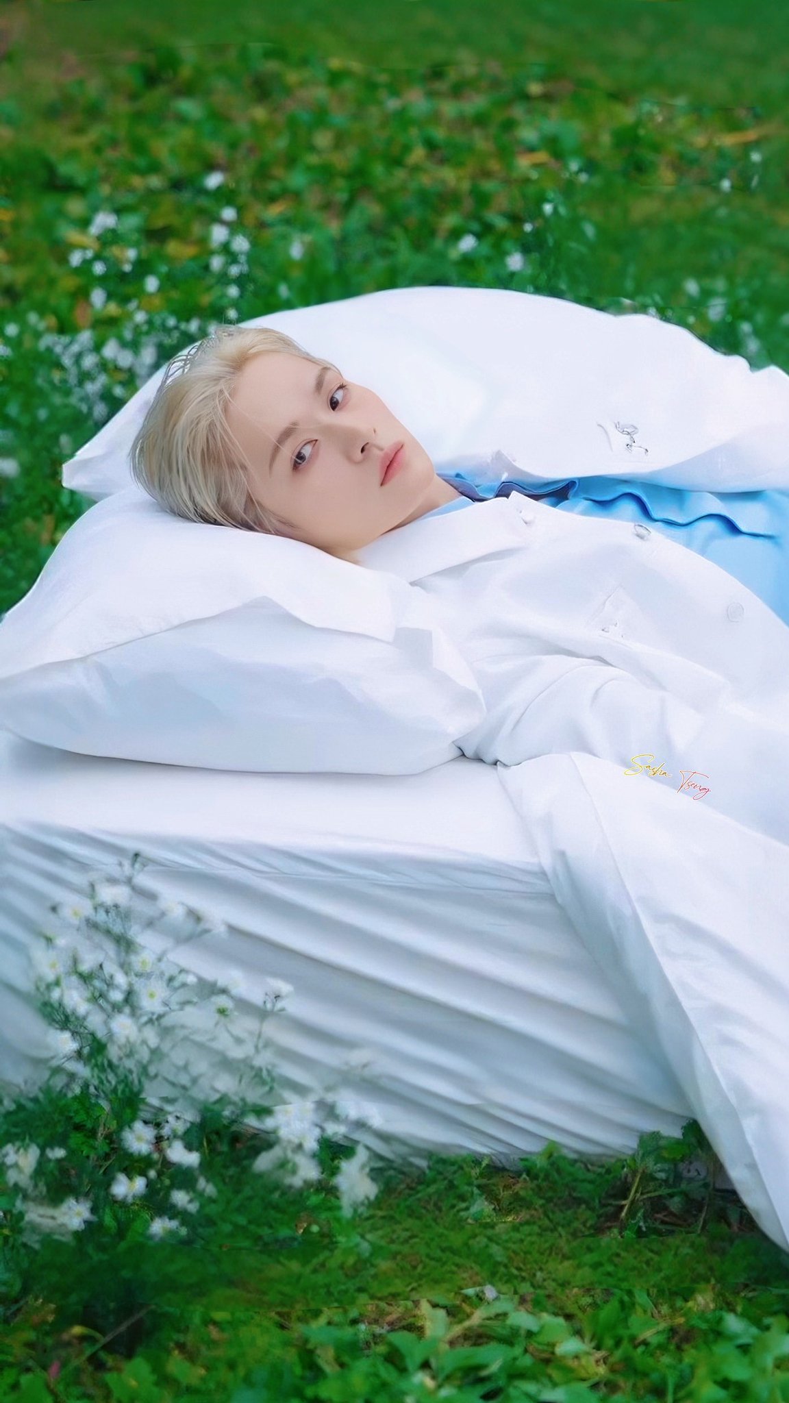 Fandom-recommended wallpaper image of Lee Know (Stray Kids)