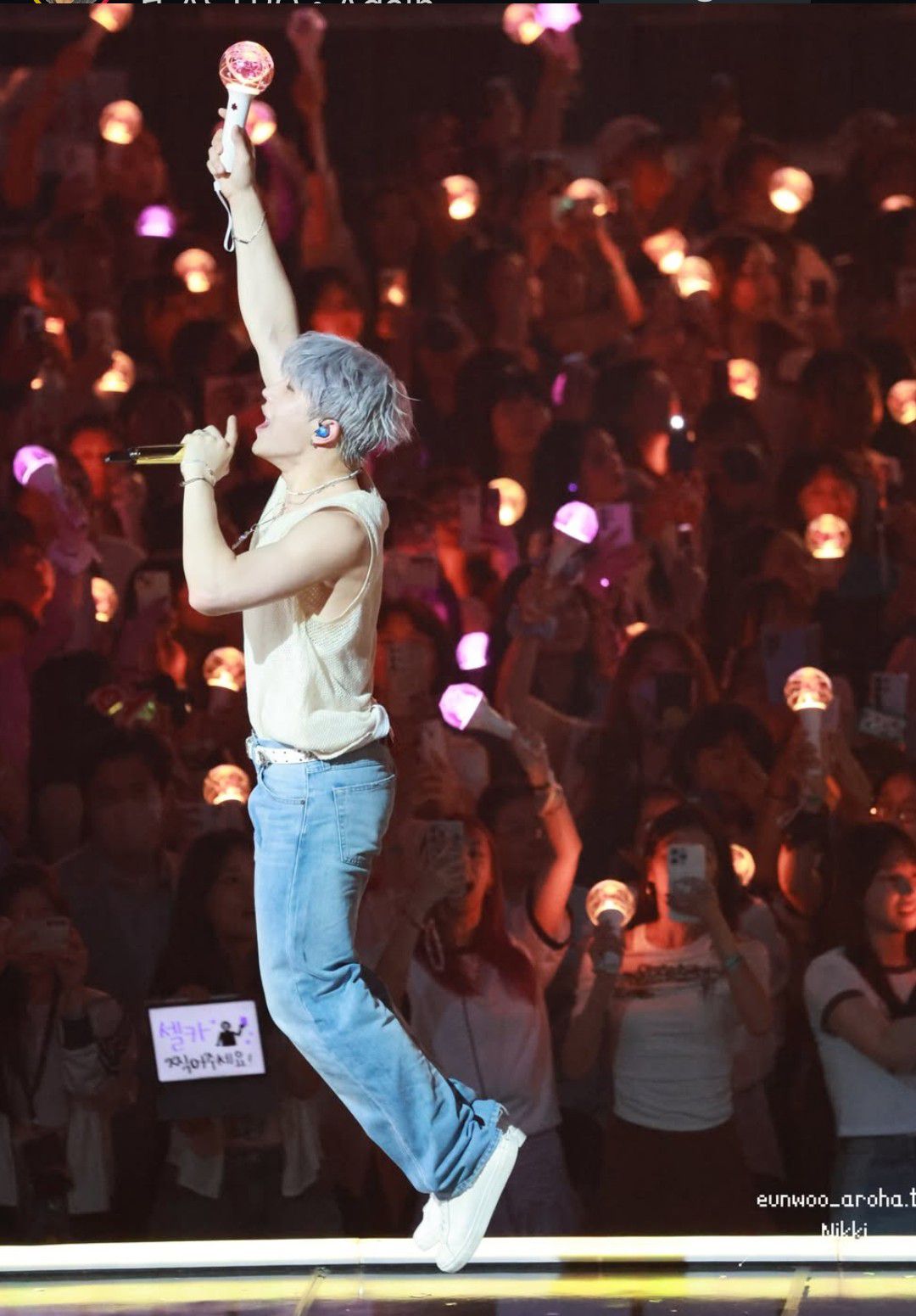 Behind-the-scenes cut of Jinjin (ASTRO)