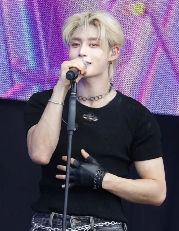 Latest photo of Kim Jiwoong (ZEROBASEONE)