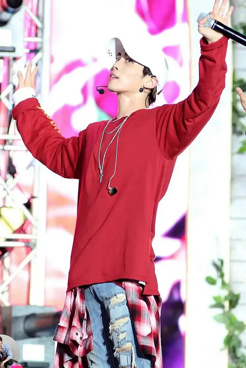 Recent activity shot of Jonghyun (SHINee)