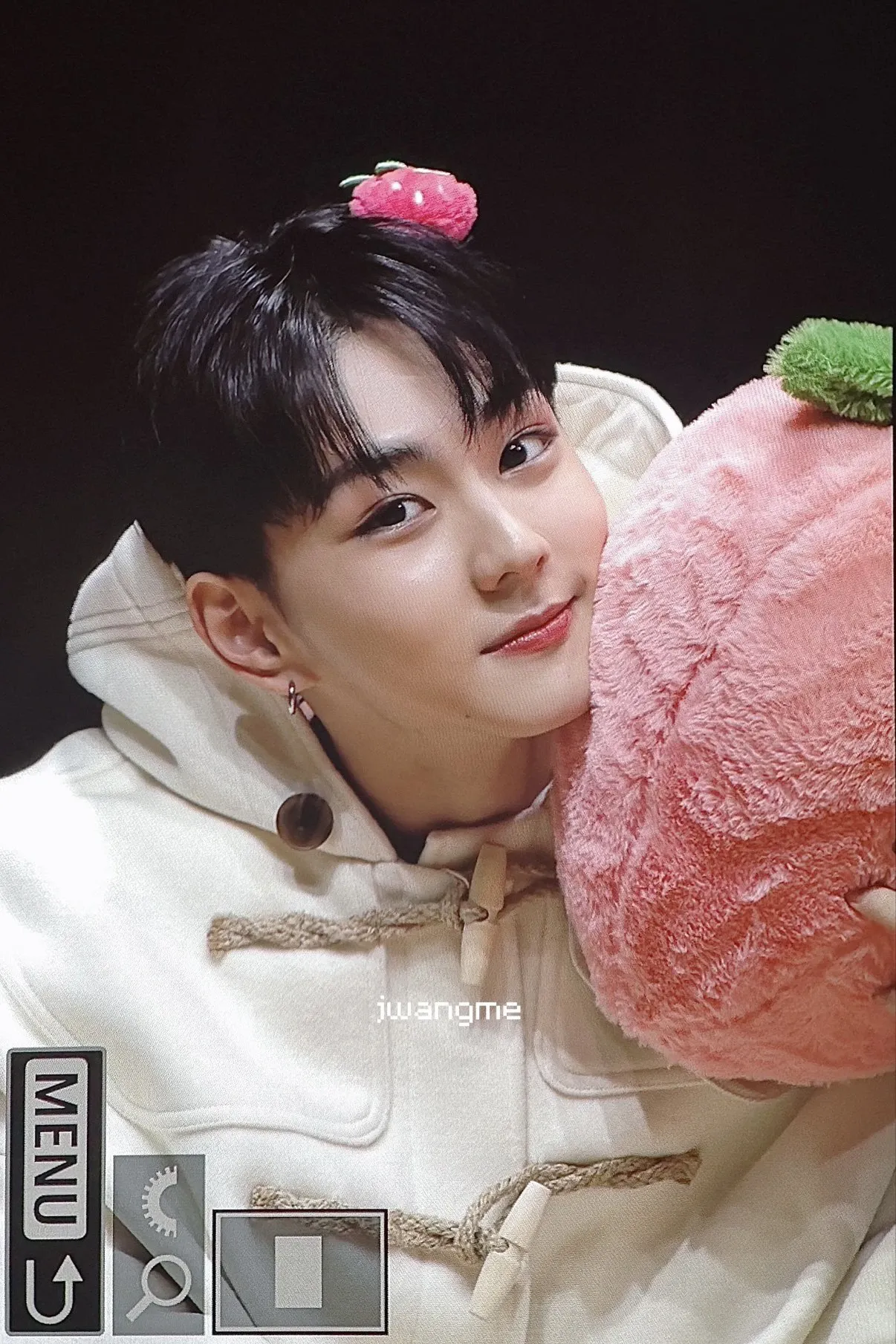 Latest photo of Jungwon (ENHYPEN)