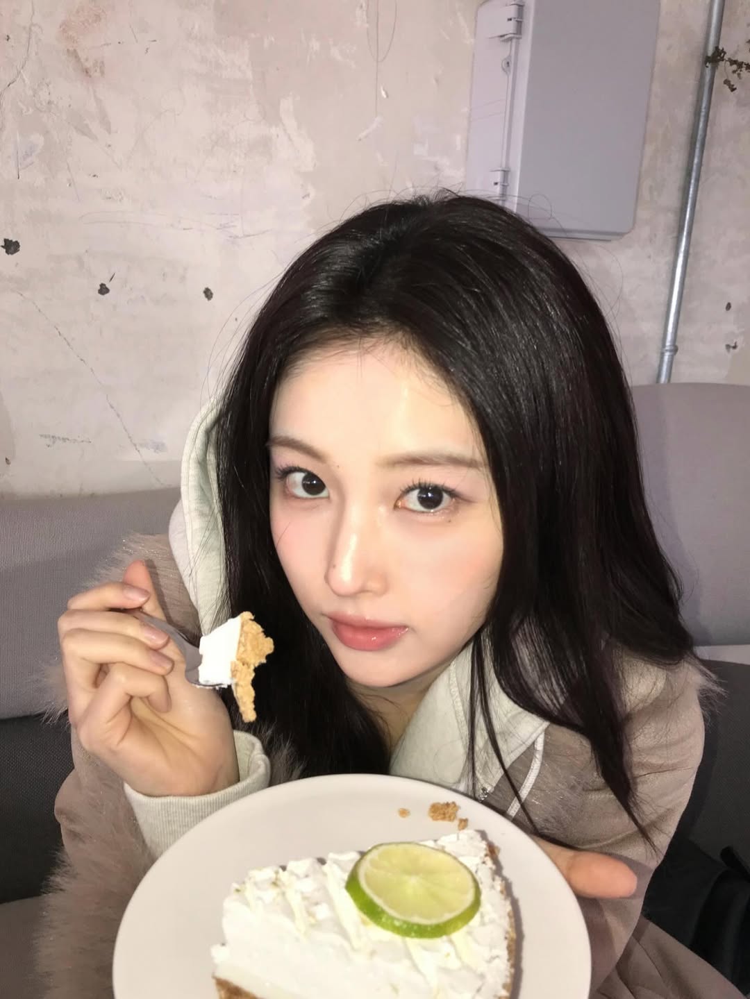 Behind-the-scenes cut of Kang Hyewon