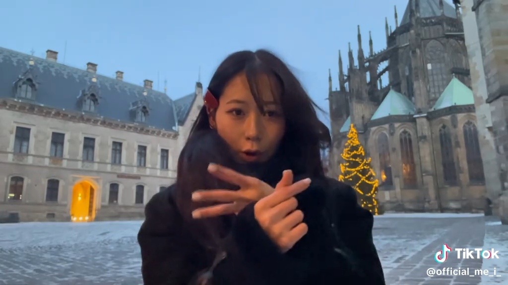 A moment captured by Kasahara Momona (ME:I)'s fan