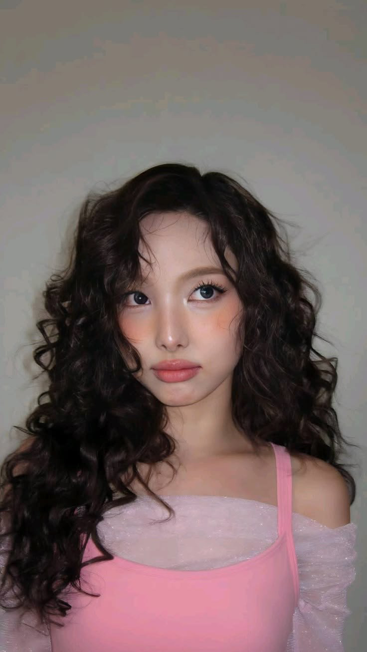 Latest photo of Nayeon (TWICE)